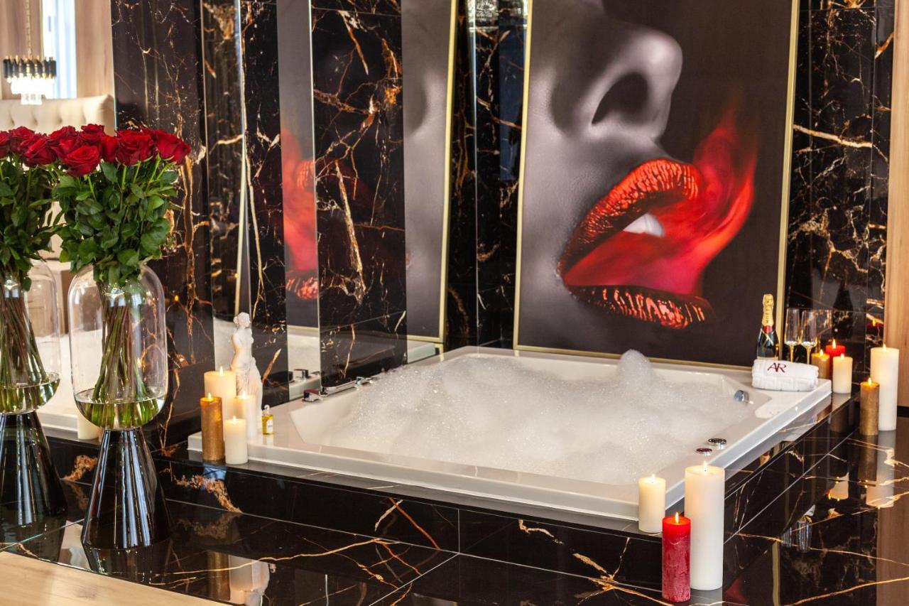 Aristo Jacuzzi Hotel Lwów Zewnętrze zdjęcie