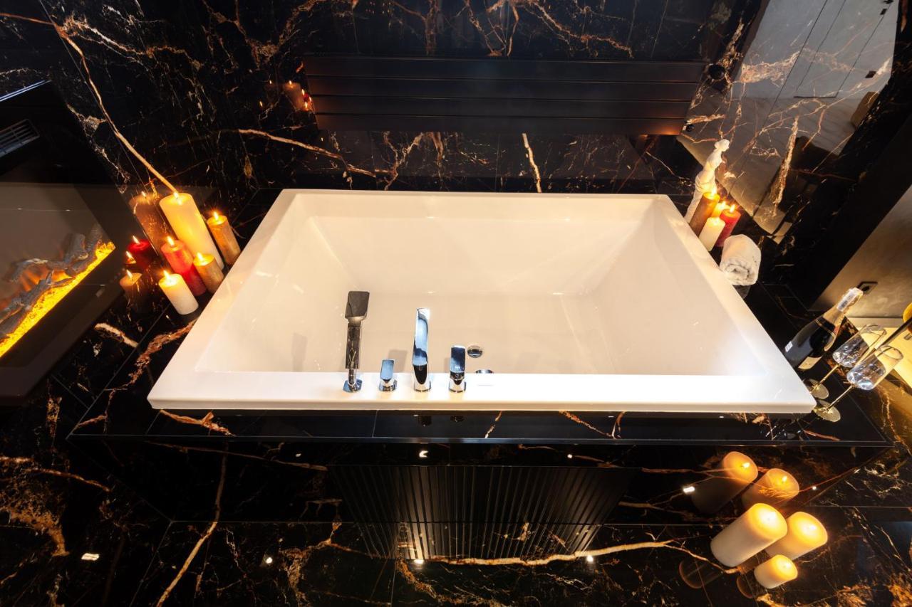 Aristo Jacuzzi Hotel Lwów Zewnętrze zdjęcie