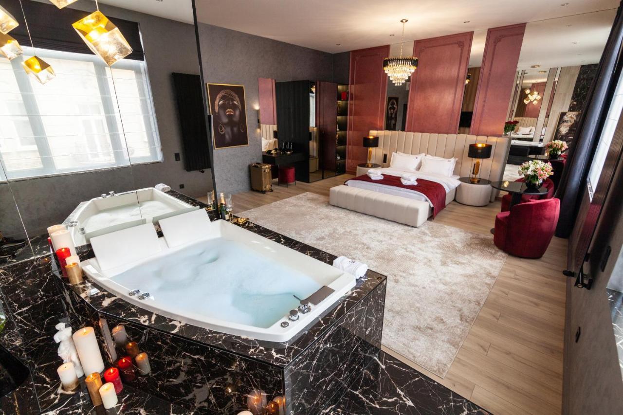 Aristo Jacuzzi Hotel Lwów Zewnętrze zdjęcie