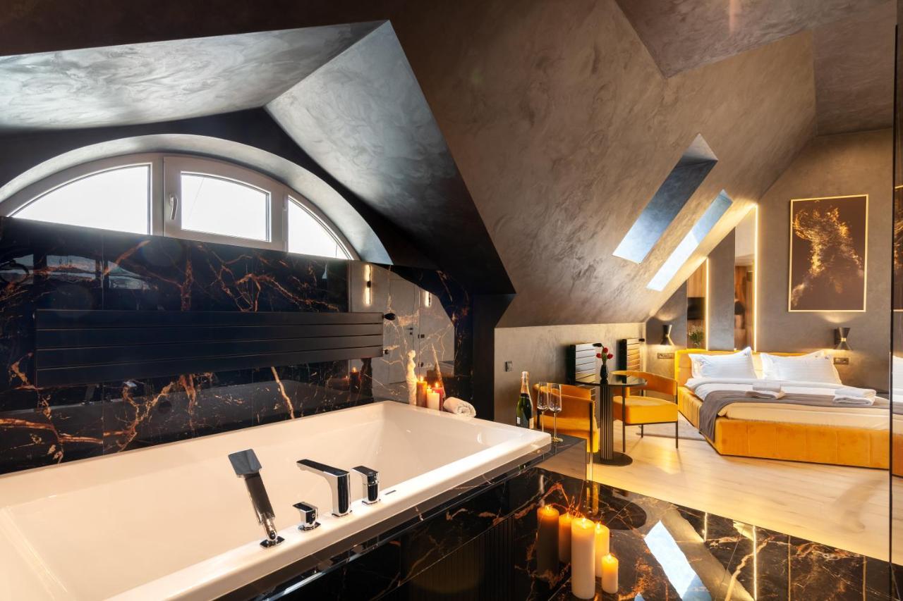 Aristo Jacuzzi Hotel Lwów Zewnętrze zdjęcie