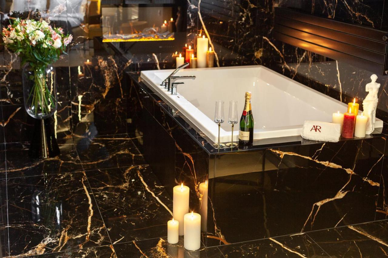 Aristo Jacuzzi Hotel Lwów Zewnętrze zdjęcie