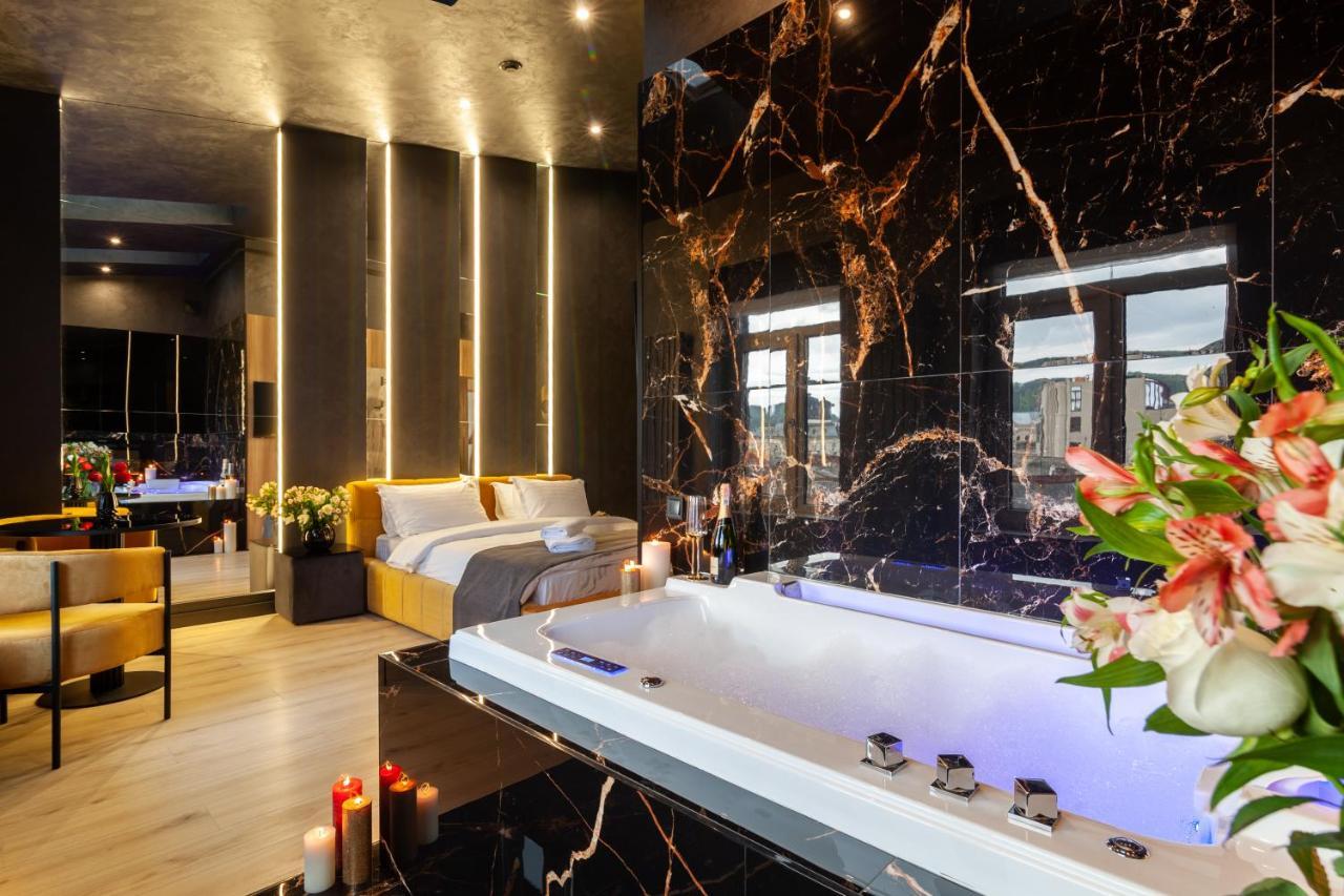 Aristo Jacuzzi Hotel Lwów Zewnętrze zdjęcie