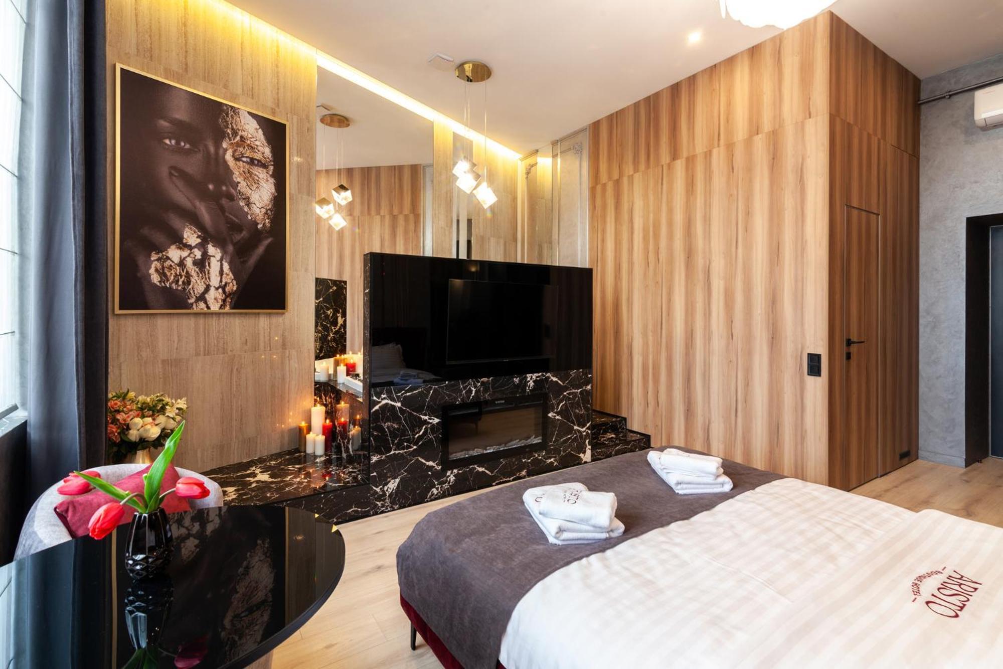 Aristo Jacuzzi Hotel Lwów Zewnętrze zdjęcie