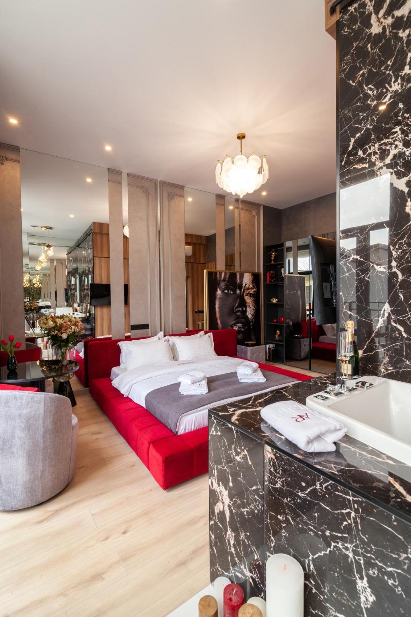Aristo Jacuzzi Hotel Lwów Zewnętrze zdjęcie