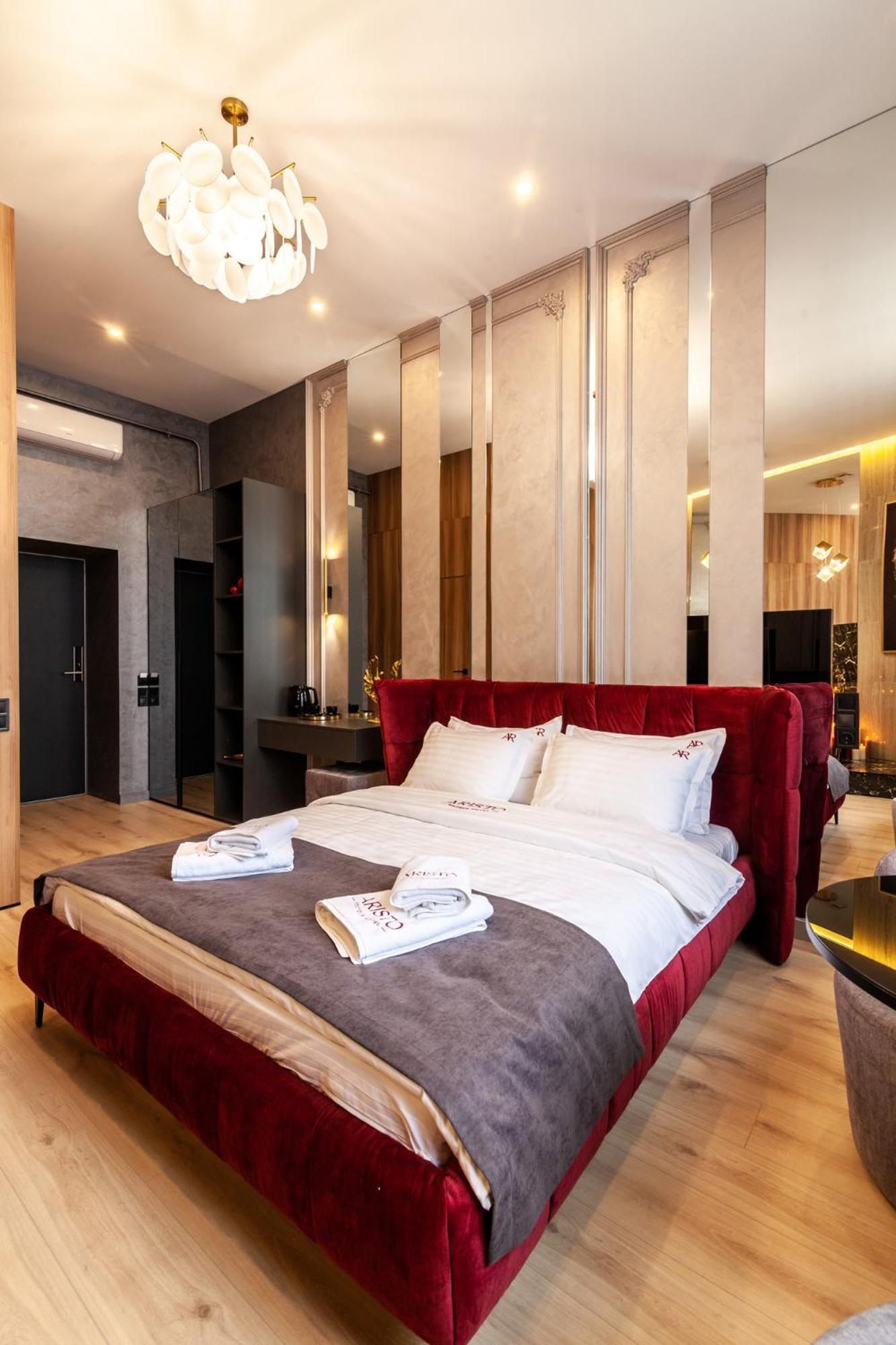 Aristo Jacuzzi Hotel Lwów Zewnętrze zdjęcie