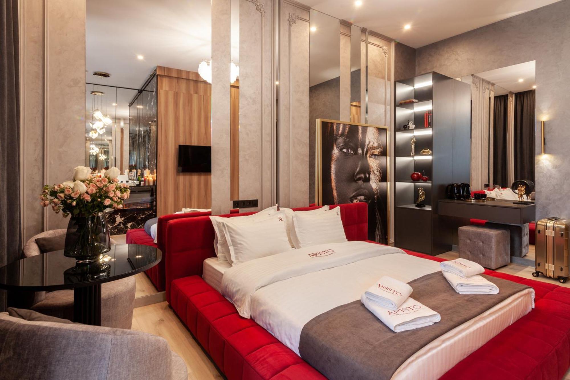 Aristo Jacuzzi Hotel Lwów Zewnętrze zdjęcie