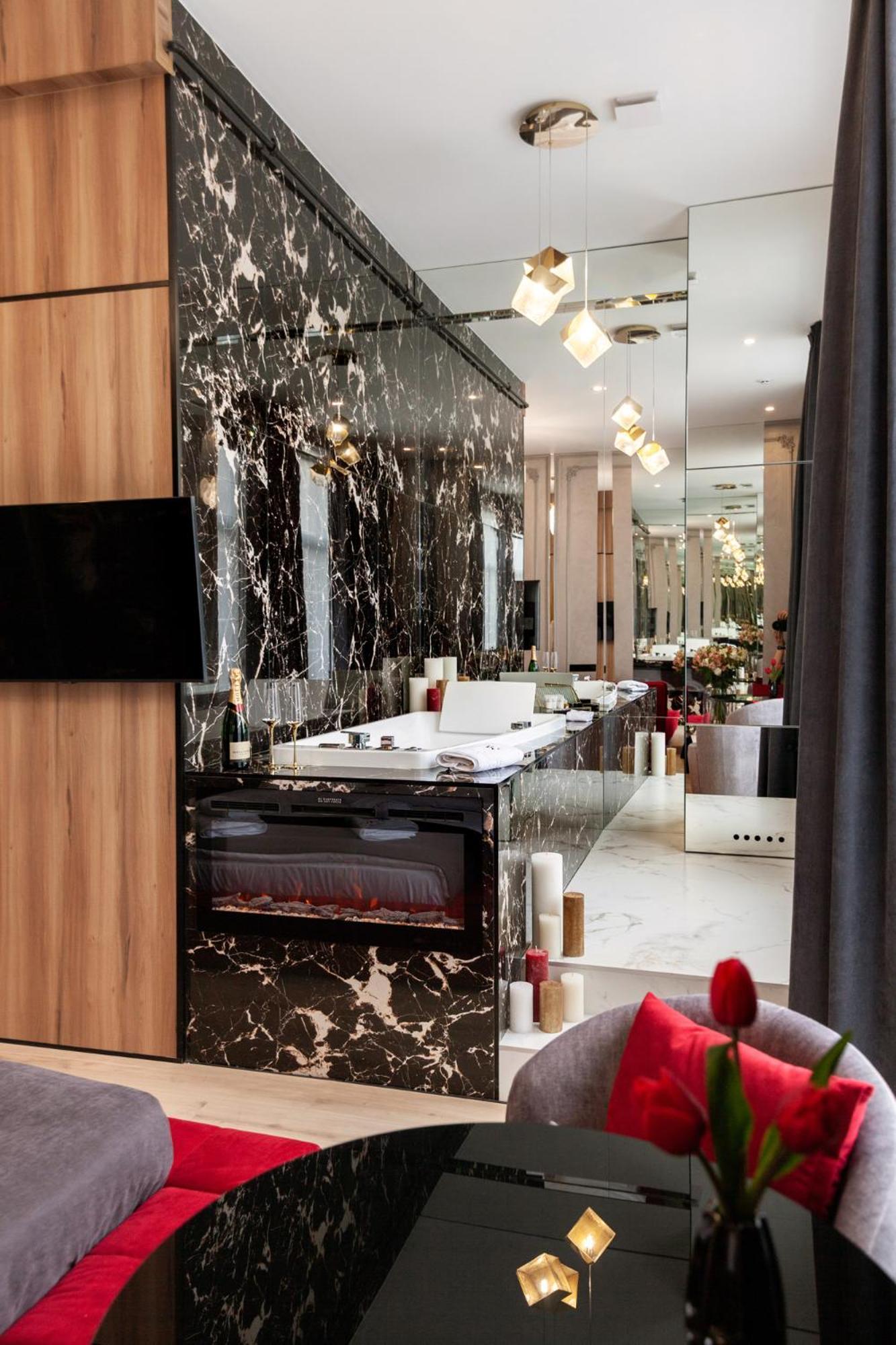 Aristo Jacuzzi Hotel Lwów Zewnętrze zdjęcie