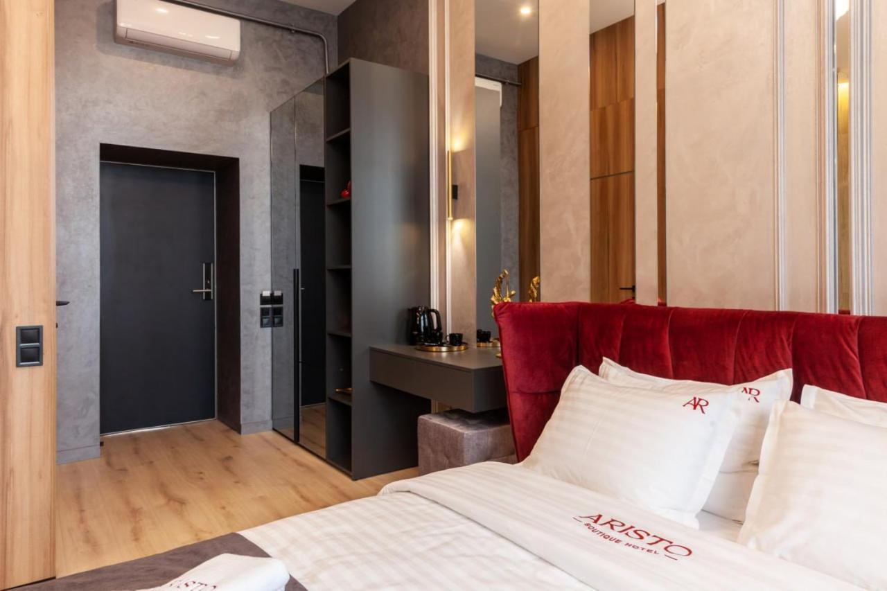 Aristo Jacuzzi Hotel Lwów Zewnętrze zdjęcie