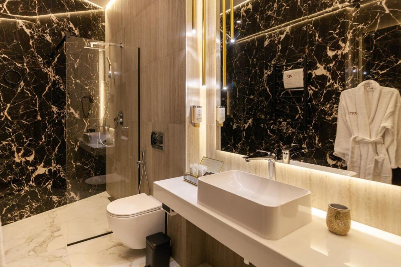 Aristo Jacuzzi Hotel Lwów Zewnętrze zdjęcie