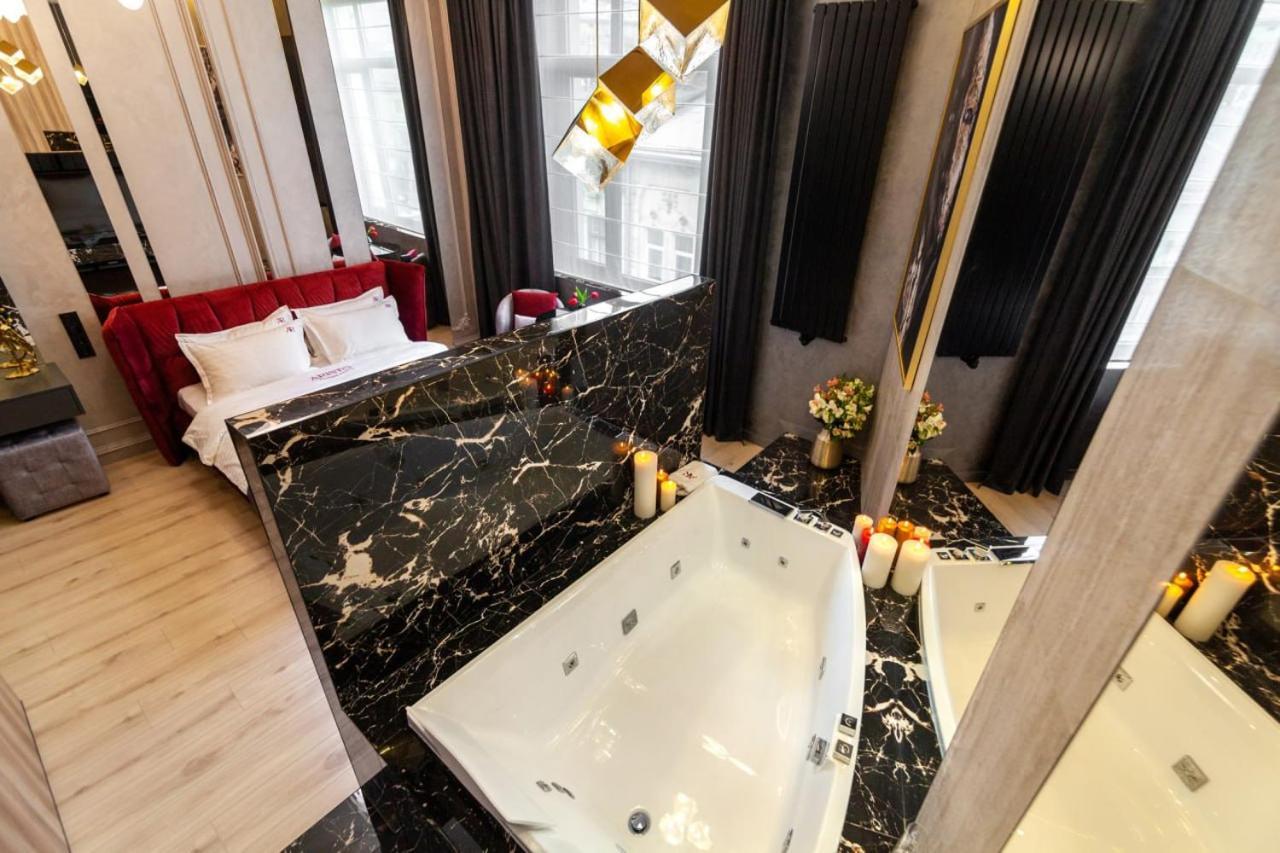 Aristo Jacuzzi Hotel Lwów Zewnętrze zdjęcie
